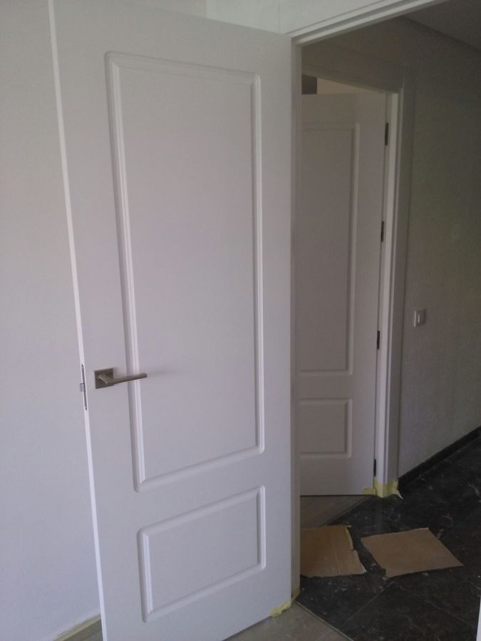 Puertas DM lacadas en blanco