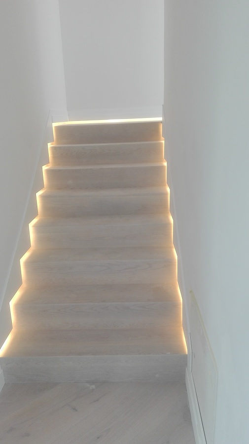 escalera iluminada