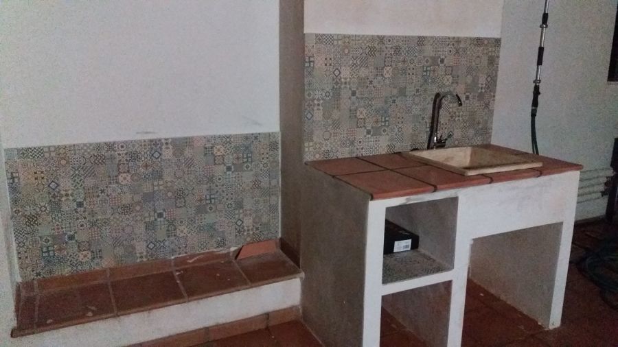 Cocina campera con azulejo hidráulico