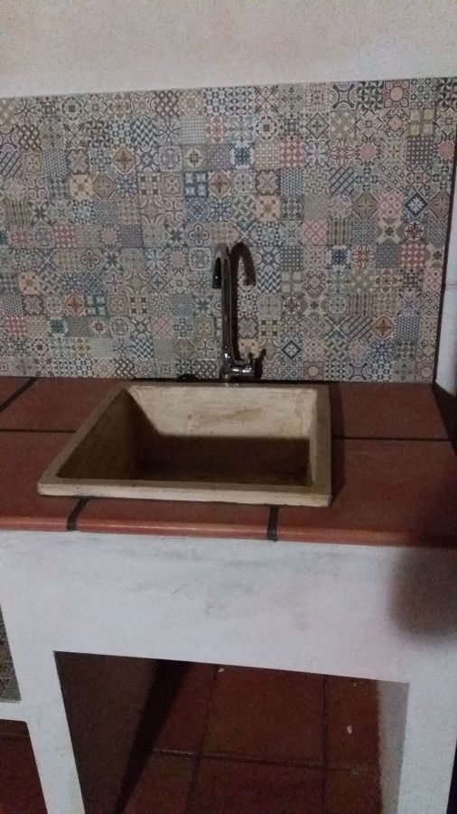 Cocina campera con azulejo hidráulico
