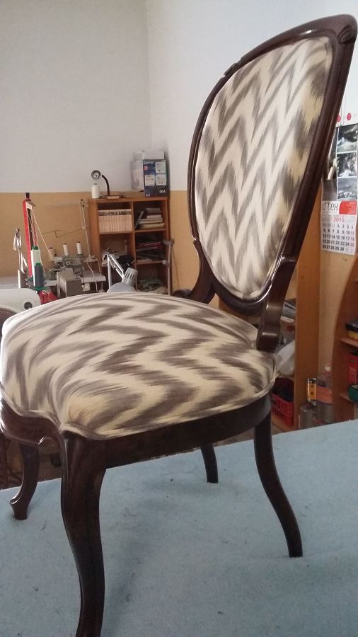 Silla clasica tapizada con tela mallorquina