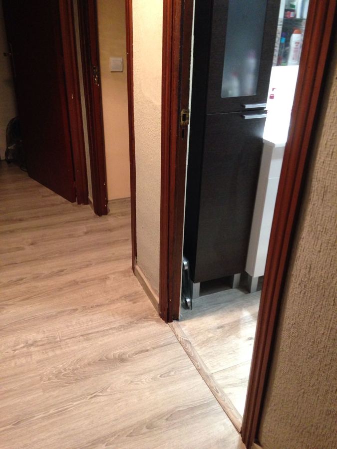 Tarima flotante y baño 