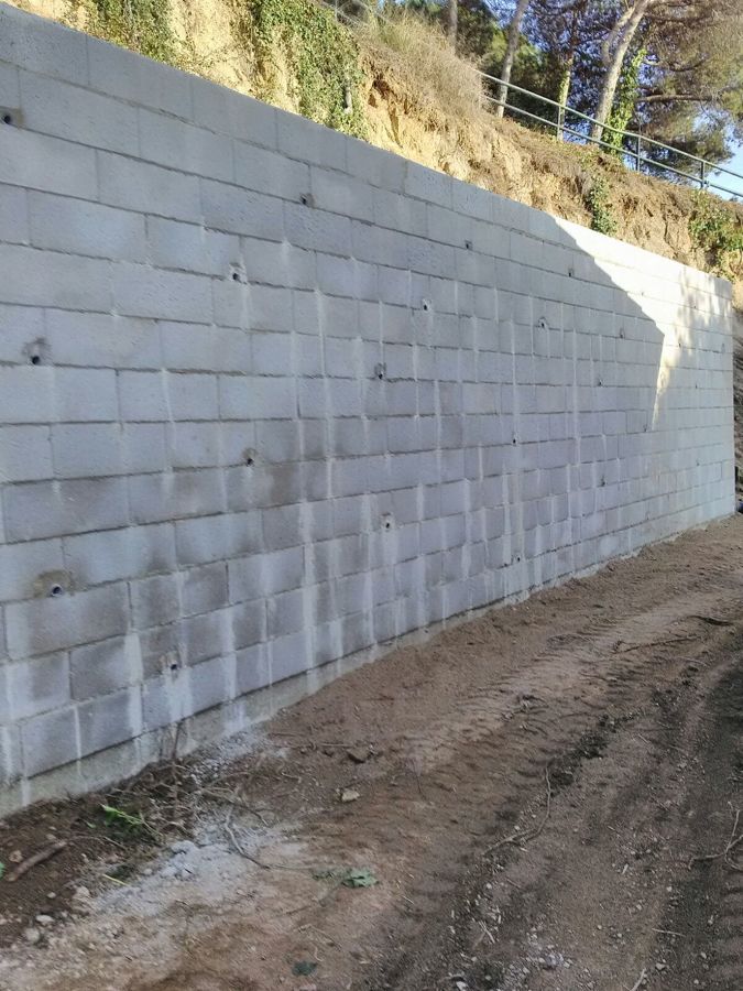 Construccion muro de bloques para contención de tierras