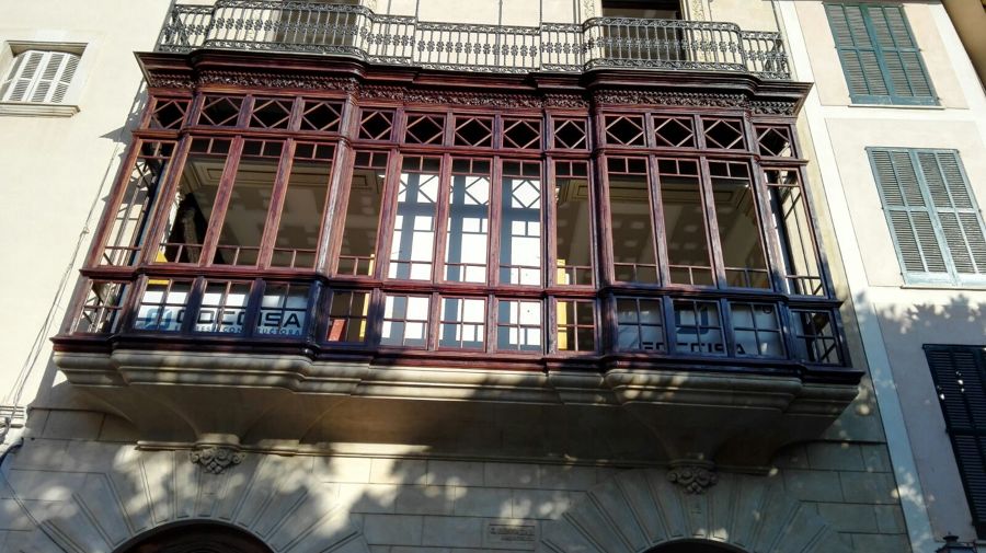 Cristalera de barniz