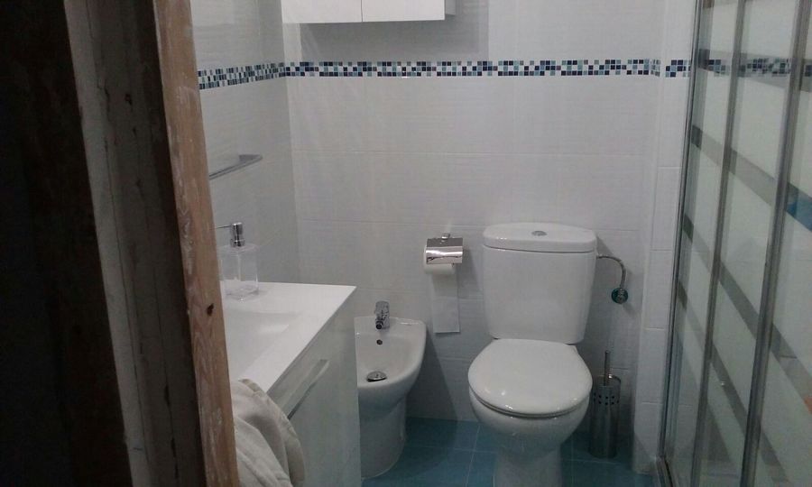 Baño de la marca Roca