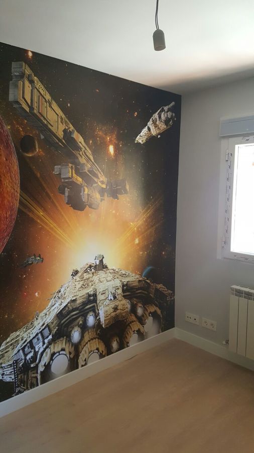 Pintura lisa en paredes y colocación mural