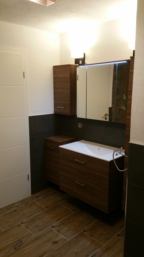 Baño completo en un trastero del ático-Bietenhausen (Alemania)