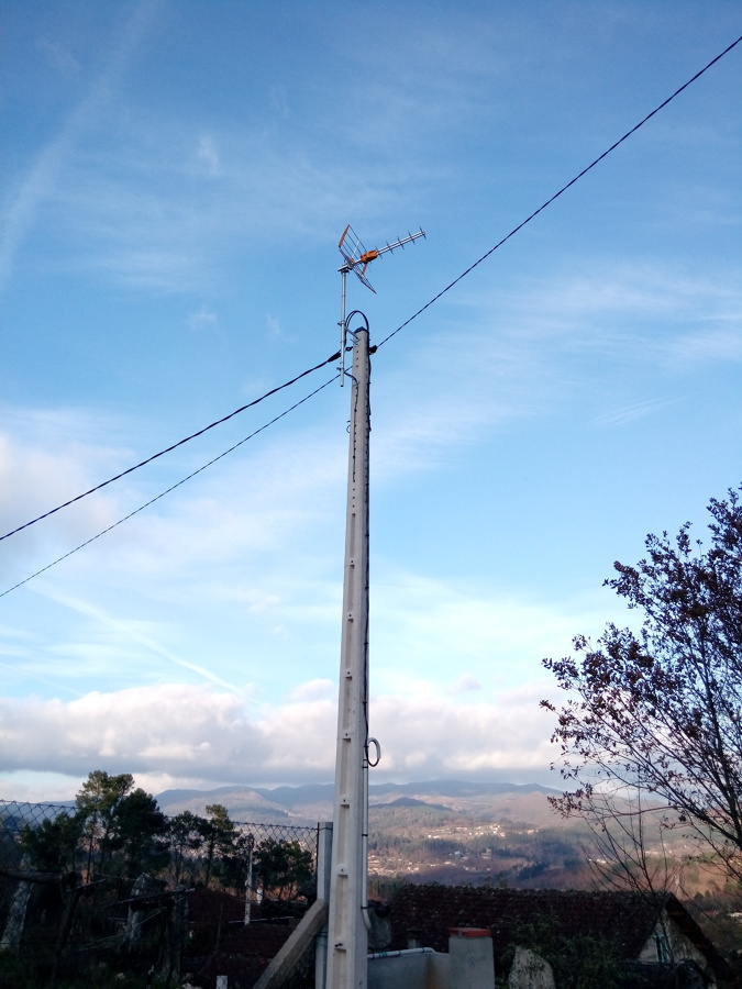 Colocación de poste y antenas
