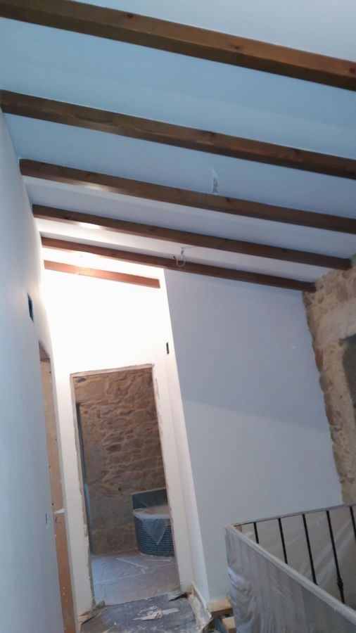 Decoración imitación madera listones