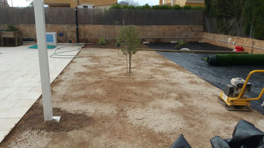 APLANAMIENTO DE TERRENO LIMPIO PARA COLOCACION DE CESPED ARTIFICIAL