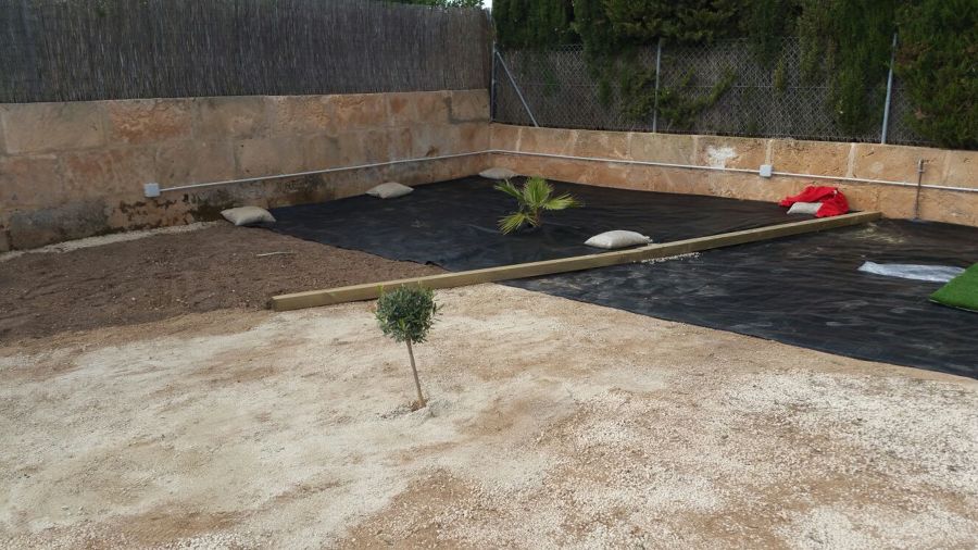 ULTIMANDO LOS PREPARATIVOS PARA CESPED ARTIFICIAL