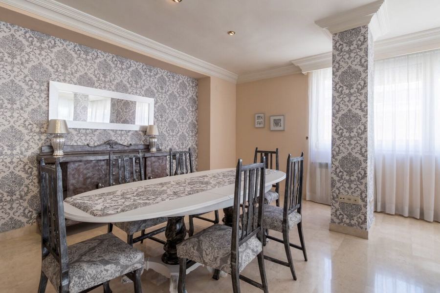 Ppael pintado y muebles restaurados