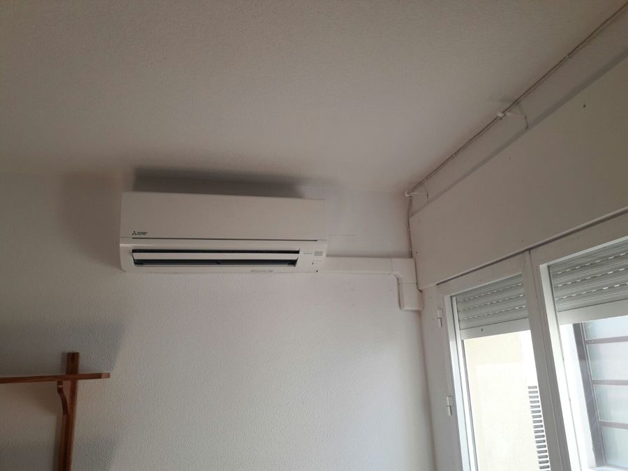 Split pared Mitsubishi con canaleta