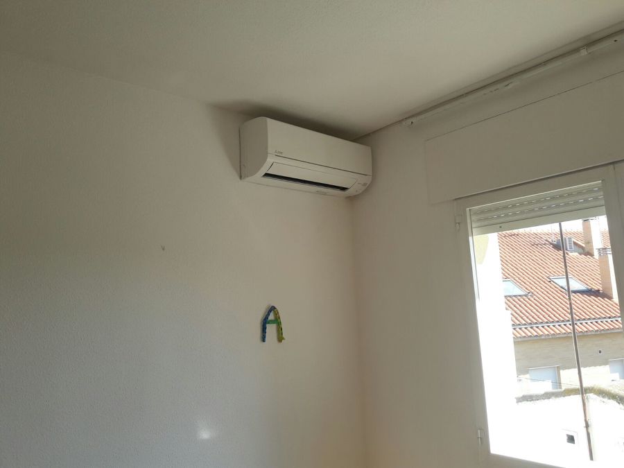 Split pared Mitsubishi dormitorio