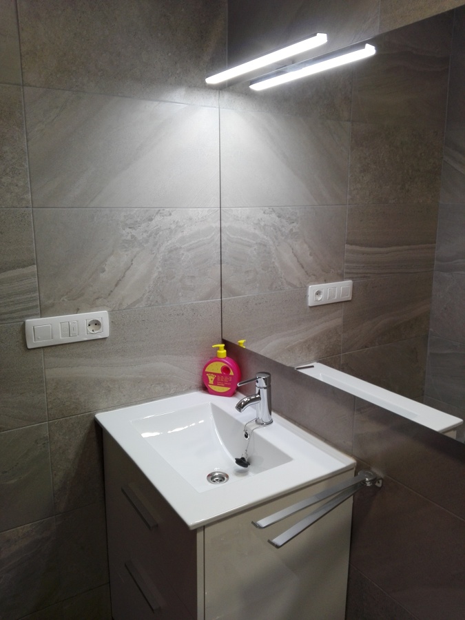 Cambio de sanitarios, pavimento y revestimiento en Baño