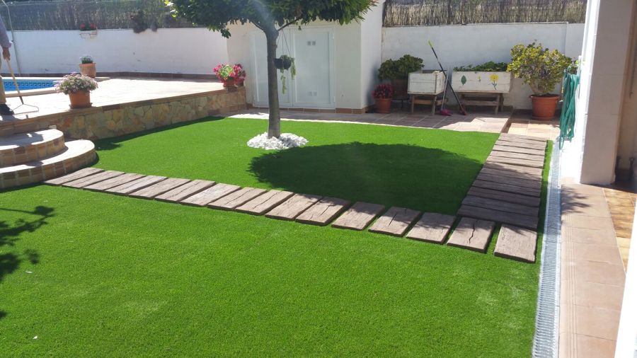 EXELENTE MONTAJE DE CESPED ARTIFICIAL