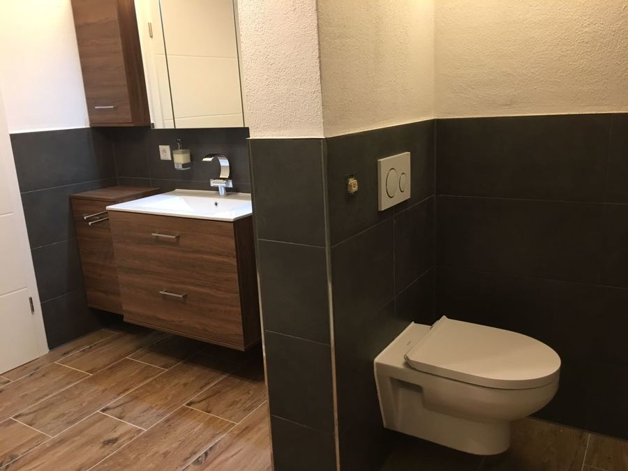 Baño completo en un trastero del ático-Bietenhausen (Alemania)