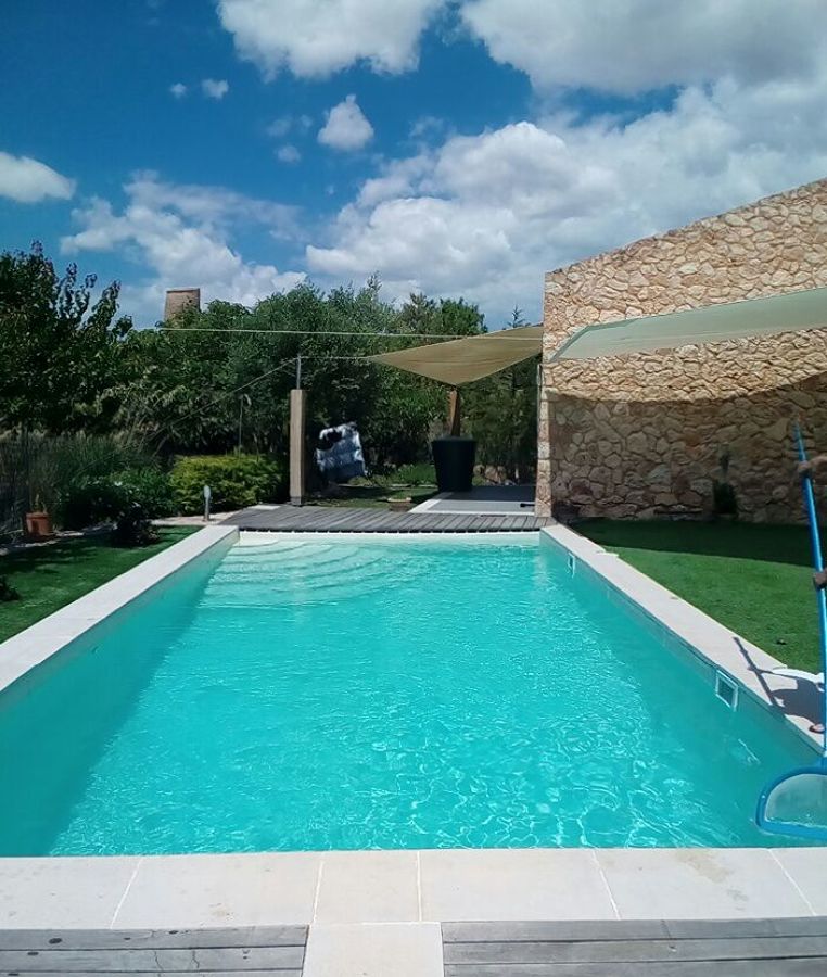 Escalera y piscina  finalizada