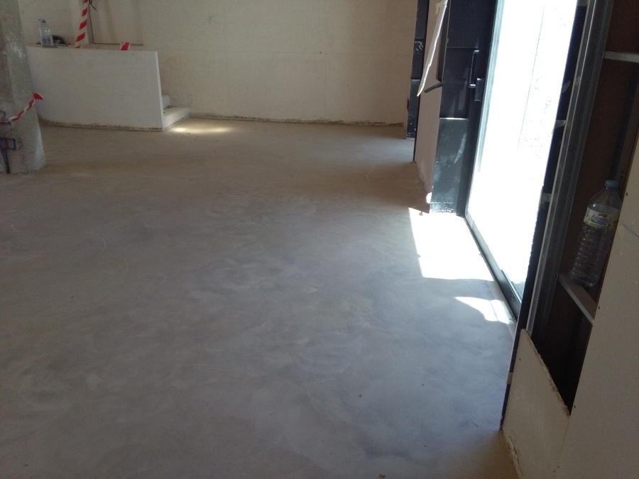 pavimento de hormigón blanco