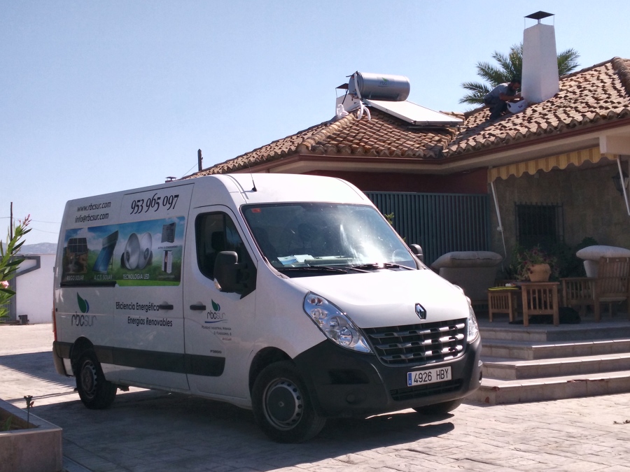 ENERGÍA SOLAR TÉRMICA PARA AGUA CALIENTE. 4 PERSONAS