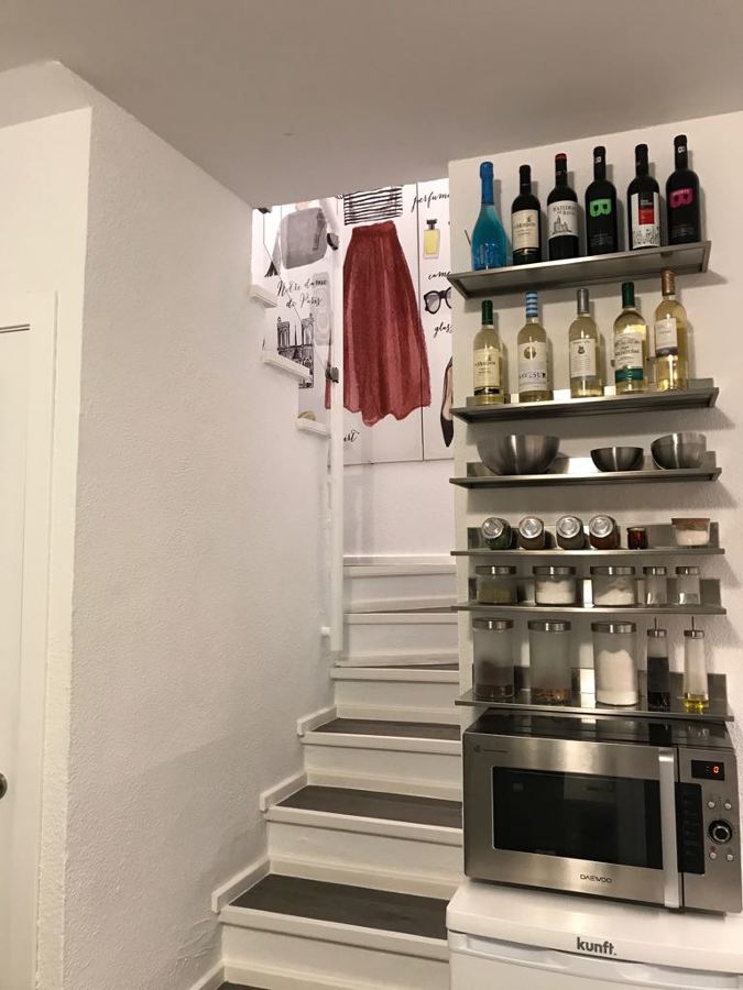 escalera desde la cocina