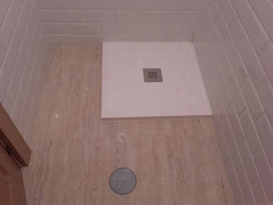 Plato de ducha de pizarra blanca