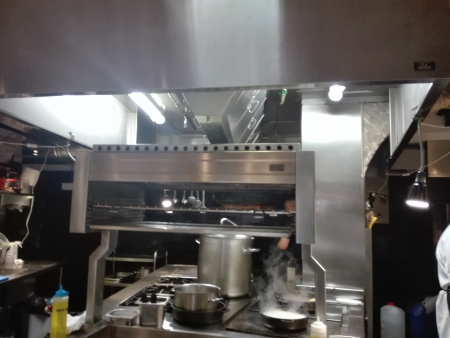 Campana central con iluminación