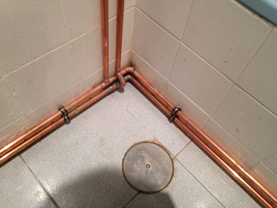 Instalación vista  echa en cobre.
