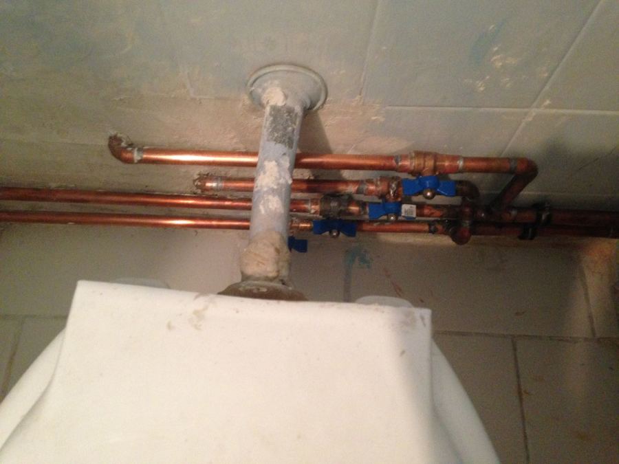 Instalación vista echa en cobre.