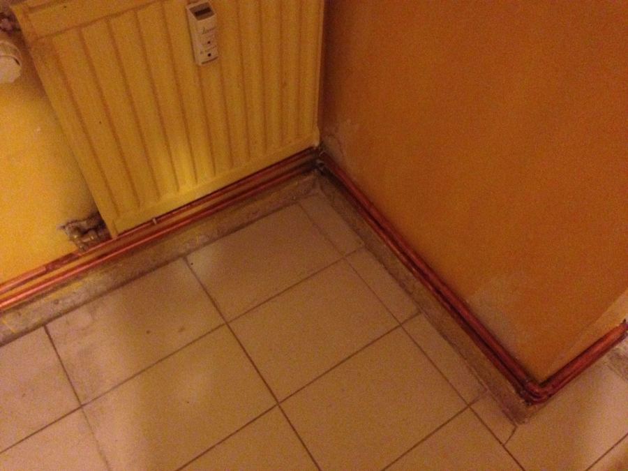 Instalación vista echa en cobre.