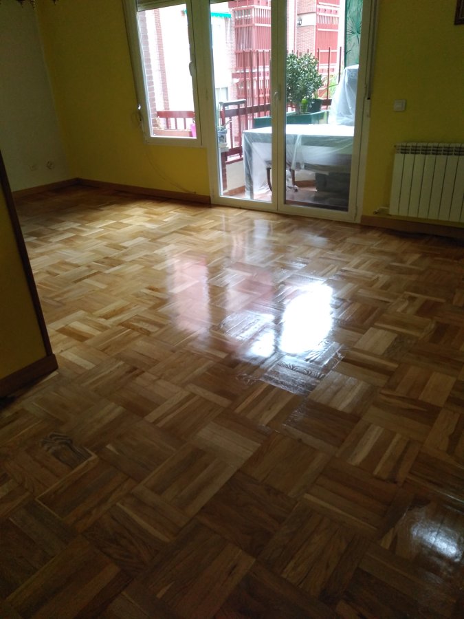 Barnizado al agua acabado brillo