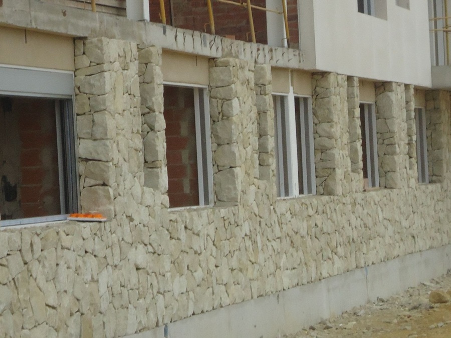 FACHADA DE PIEDRA.
