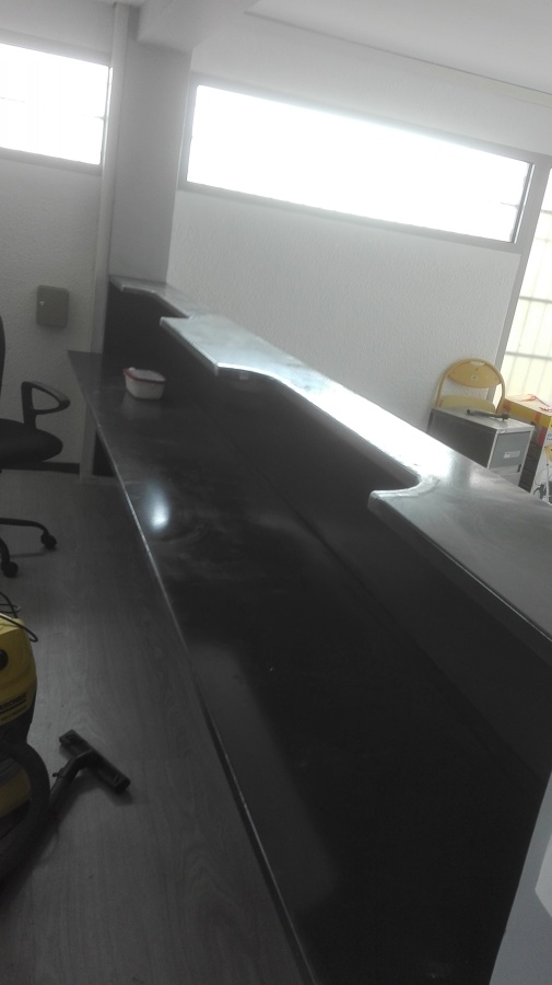 Mostrador para oficina de metal