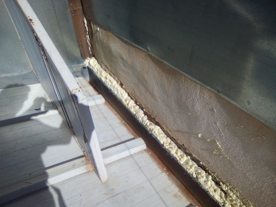 Junta de dilatación entre cubierta de naves