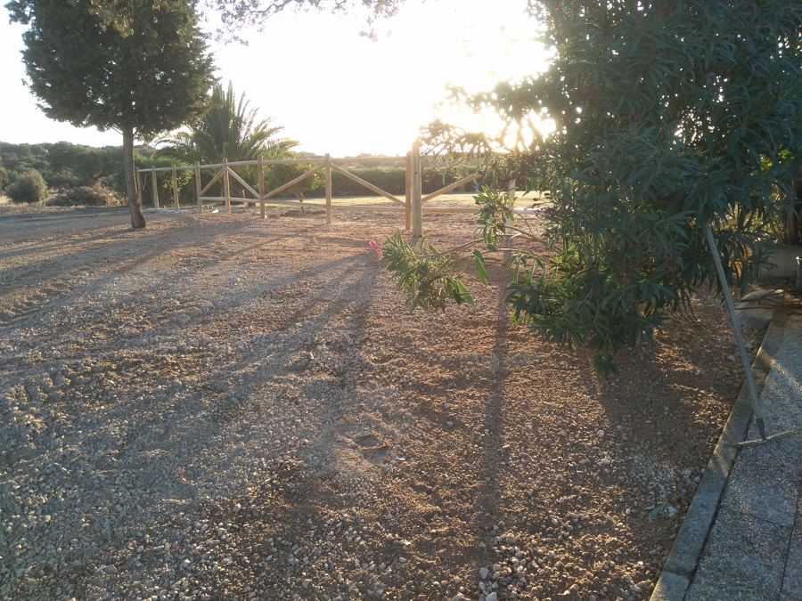 Crecado de madera para delimitar el césped