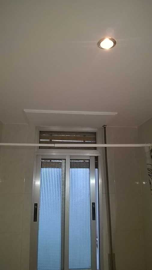 Pintado del techo afectado por humedad