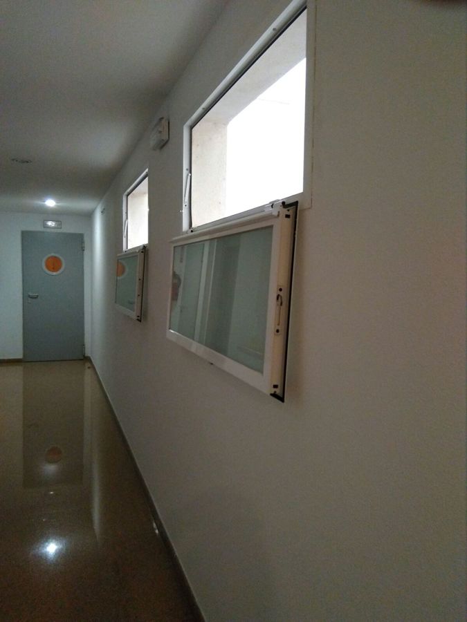 LIMPIEZA DE VENTANAS DE ESCALERA