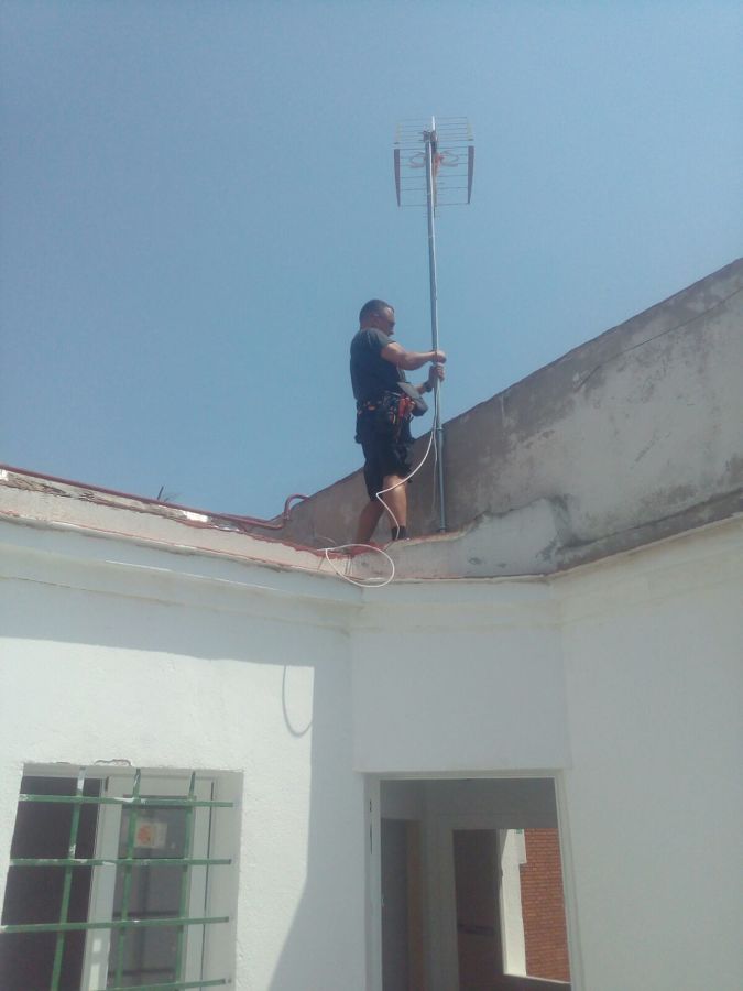 Instalación antena tejado difícil acceso