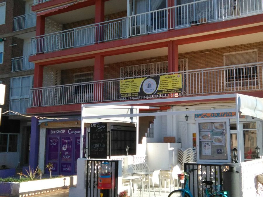 Cartel de nuestra empresa en nuestras obras.