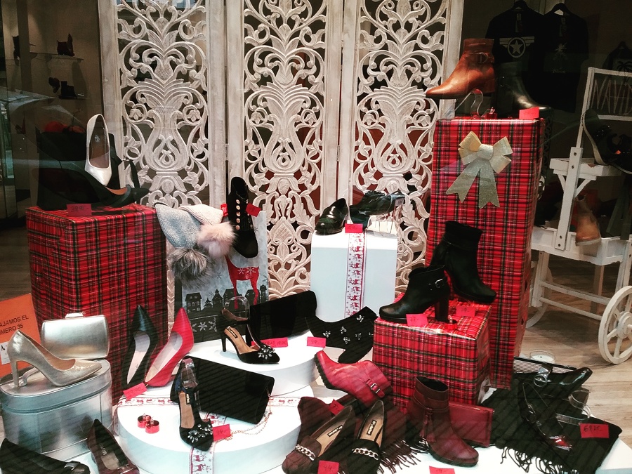 Escaparate de Navidad zapateria