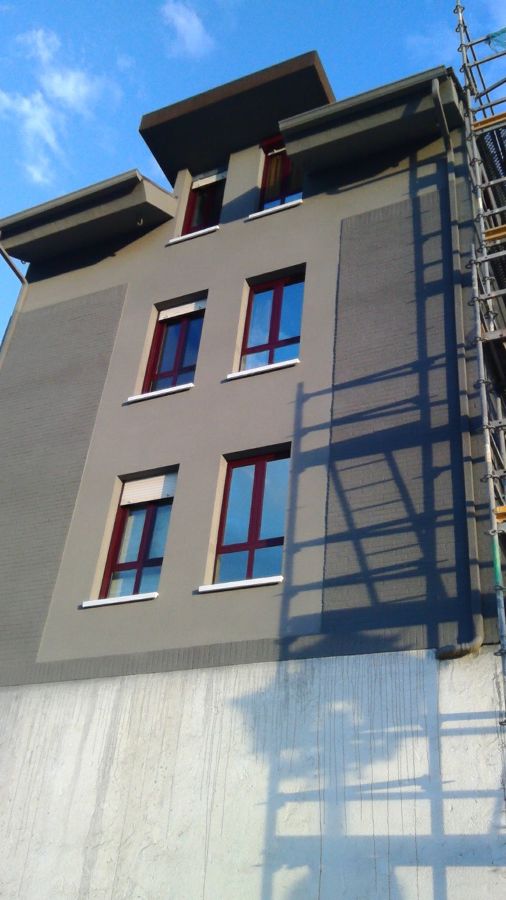 Fachada en Colloto C /Camino Real Oviedo. Proyectado de corch