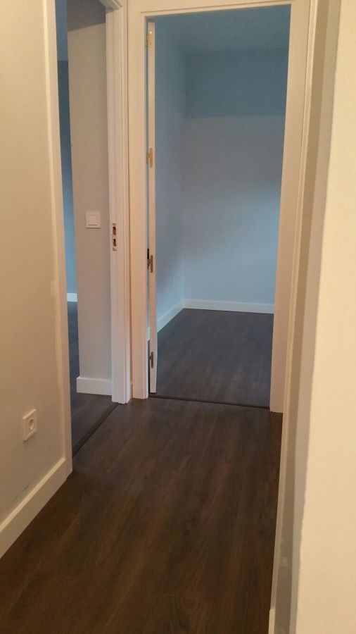 Tarima flotante AC5 y Alisado de paredes