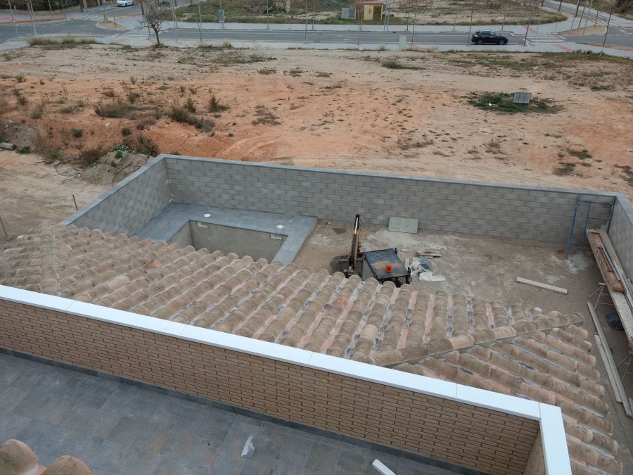 Vistas cubierta y parte de la piscina