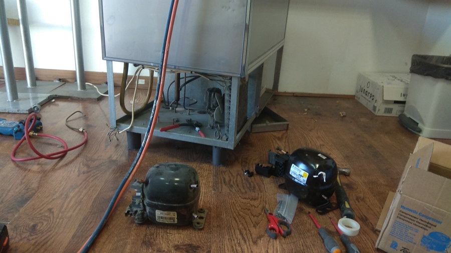 Sustitución de motor compresor rroto