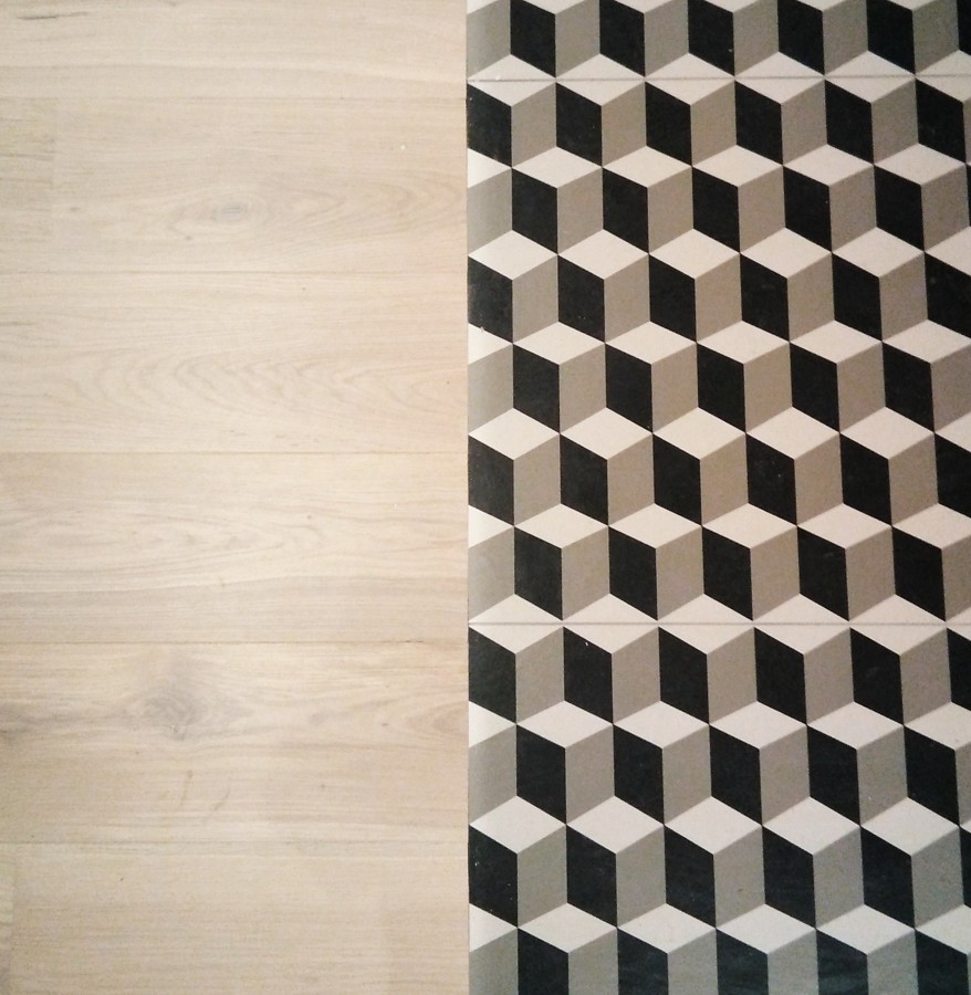 madera con baldosa hidráulica