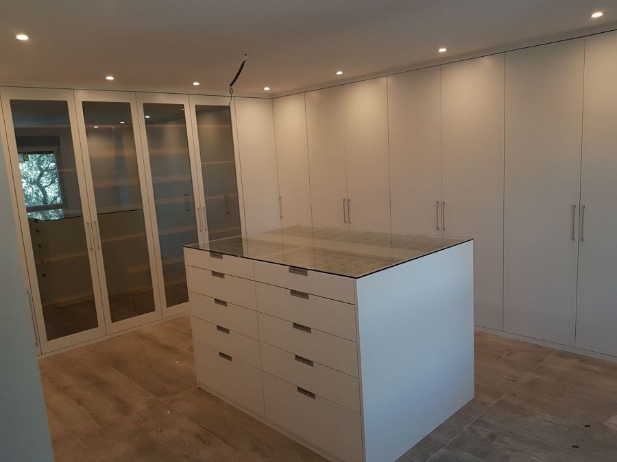 vestidor lacado blanco con isla