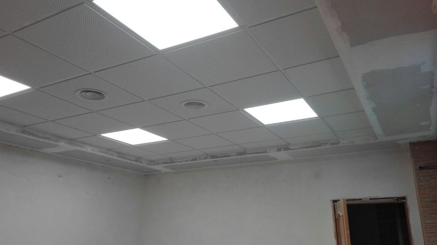 Falso techo combinado desmontable y fijo liso