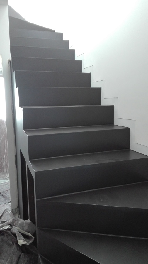 Pintado de.escalera de hierro,con exposi