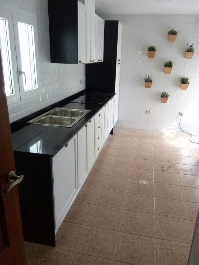 Cocina lacada en blanco y negro