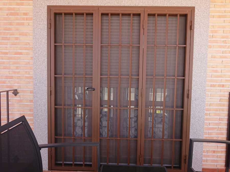 Puerta plegable de 3 hojas hierro macizo lacada al horno en óxido marrón